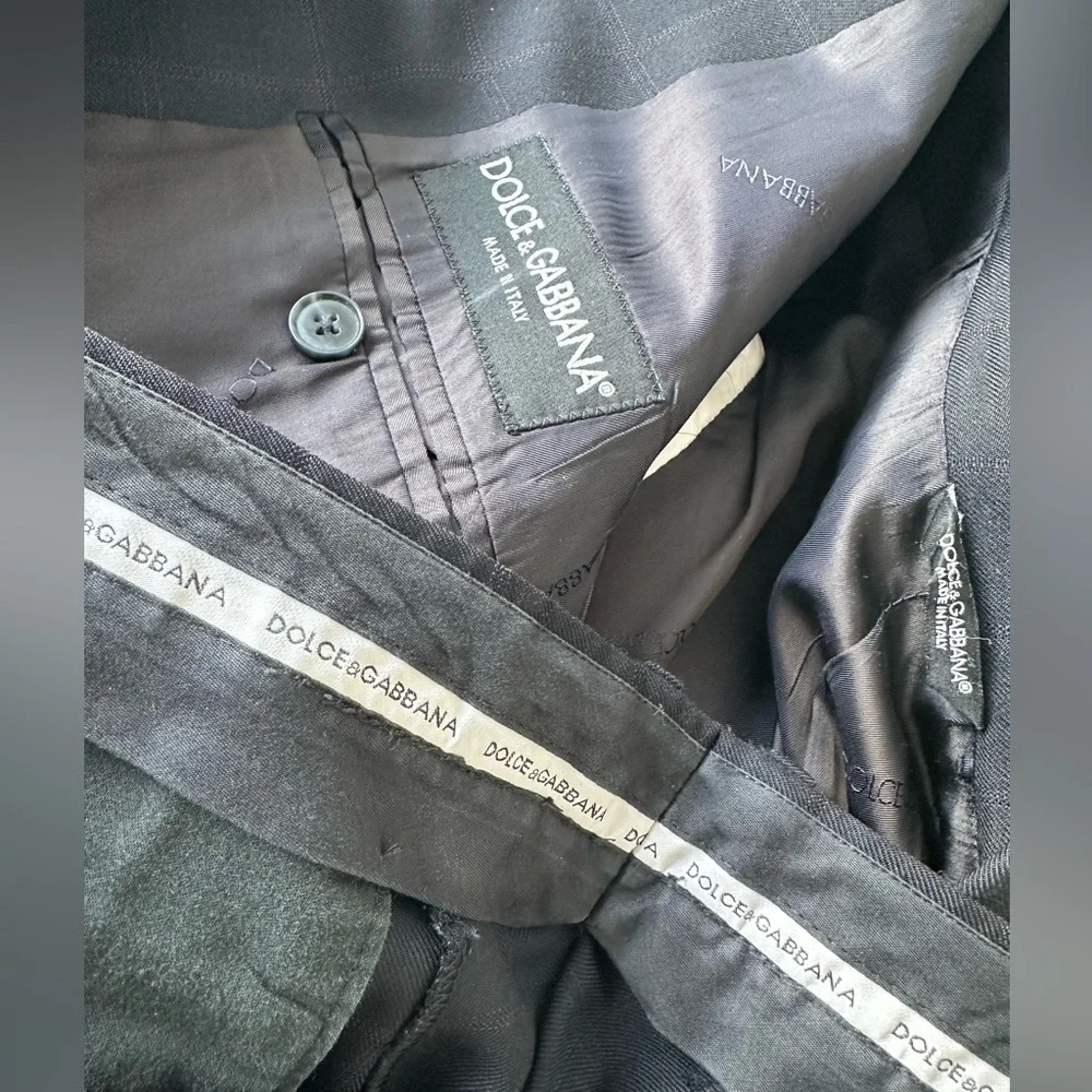 Dolce & Gabbana 100% Virgin Wool Designer Suit | Subtle Checkered Pattern - Picture 17 of 17